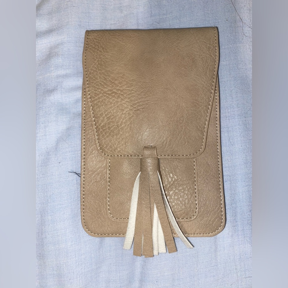 Tan wallet / small purse.